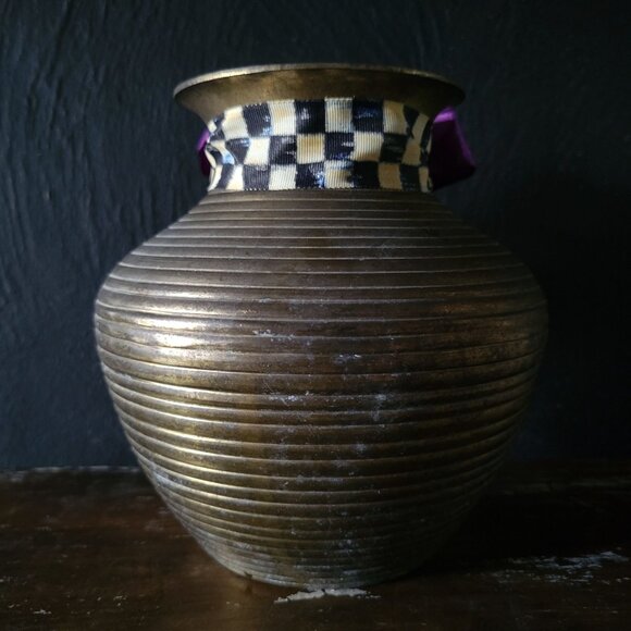 Vintage Ribbed Brass Squat Vase, Vintage Brass Vase - Picture 3 of 6